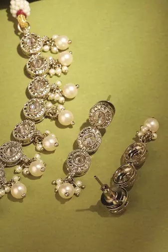 Round shape pearl guchha antique gold plated brown kundan stone brass choker necklace set for women