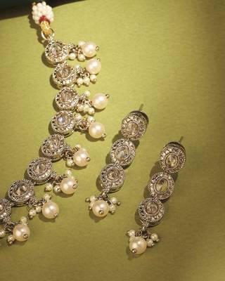 Round shape pearl guchha antique gold plated brown kundan stone brass choker necklace set for women 3