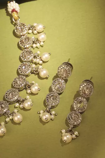 Round shape pearl guchha antique gold plated brown kundan stone brass choker necklace set for women