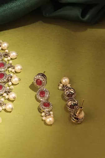 Round shape pearl guchha antique gold plated red kundan stone brass choker necklace set for women