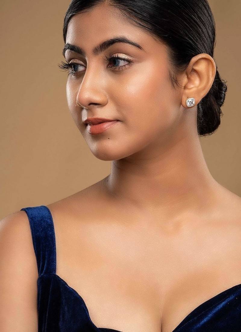 white sterling silver stud earrings with shine finish