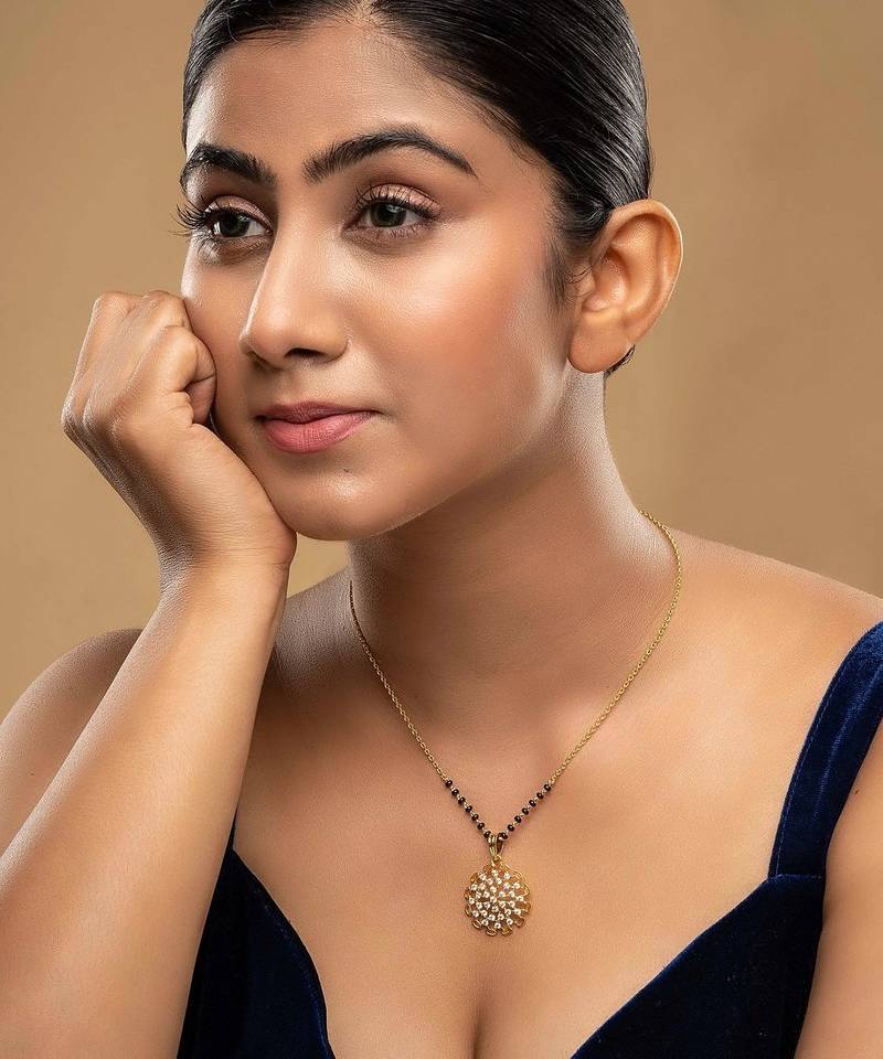 white silver mangalsutra with gold pendant black beads chain