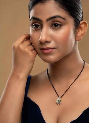 green silver mangalsutra with gold bead stone pendant 3
