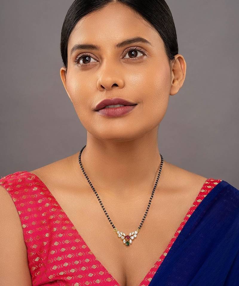 Red green mangalsutra with gold bead pendant chain