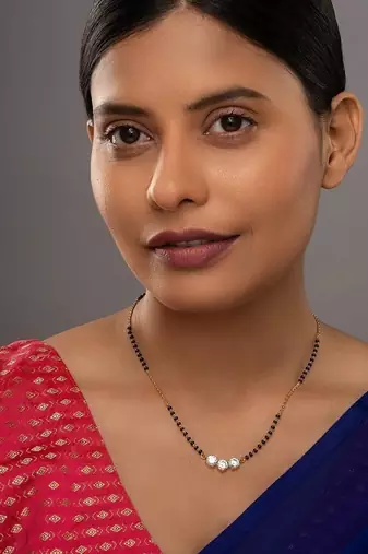 white silver mangalsutra with sleek pendant design