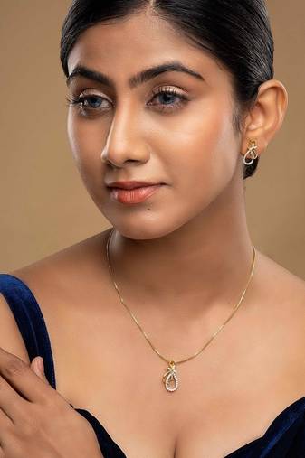 Gold plated pendant necklace set in sterling silver