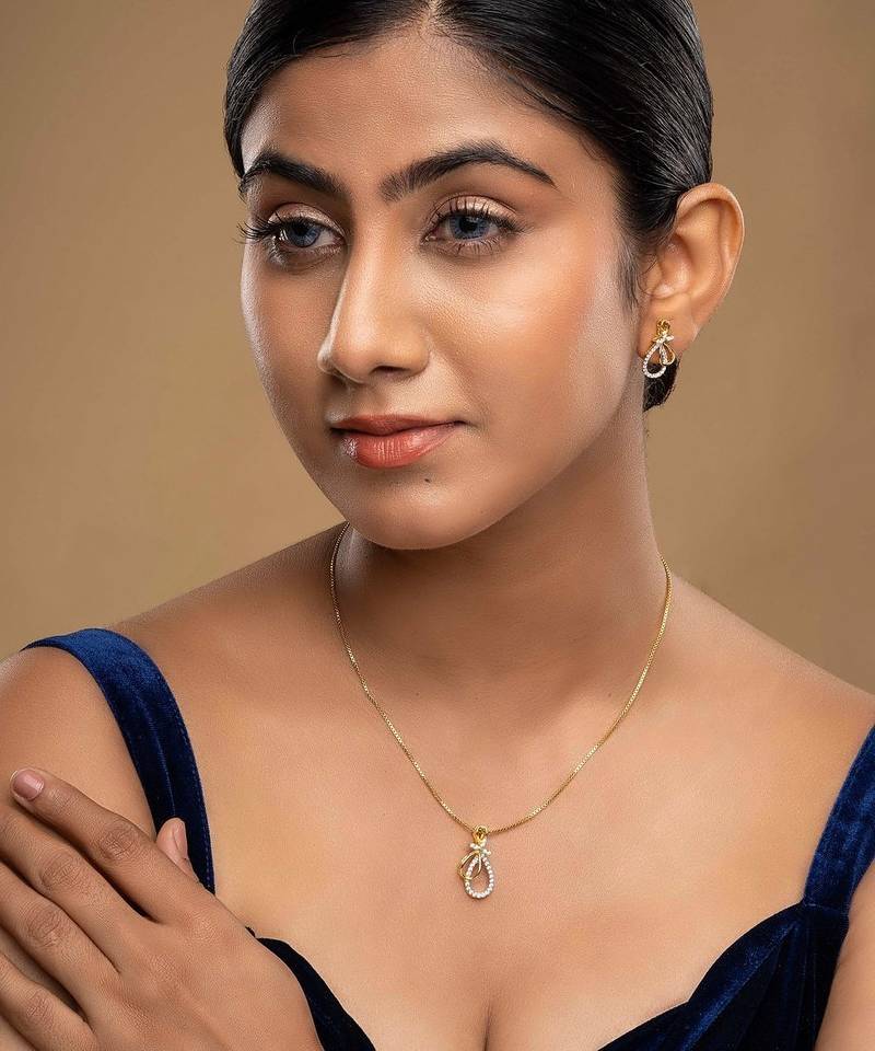 Gold plated pendant necklace set in sterling silver