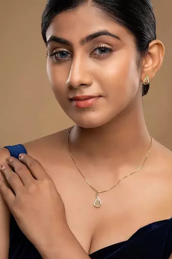 Gold plated pendant necklace set in sterling silver