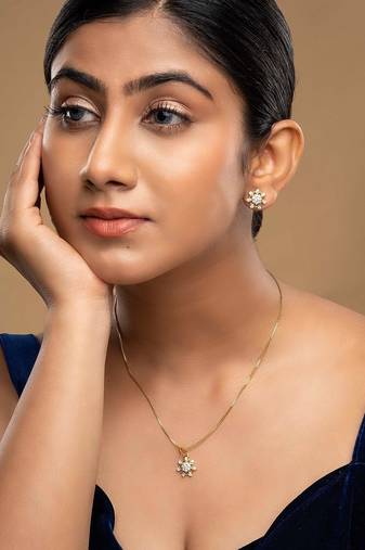 Gold plated pendant necklace set in sterling silver