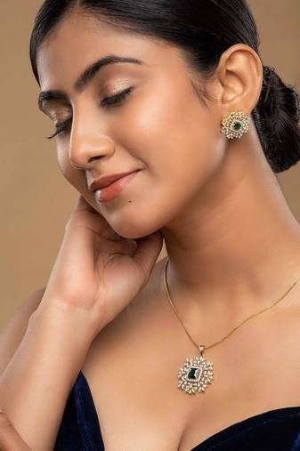 Gold plated green stone pendant necklace set in sterling silver