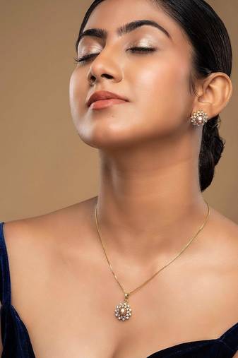 Rose gold plated pendant necklace set in sterling silver