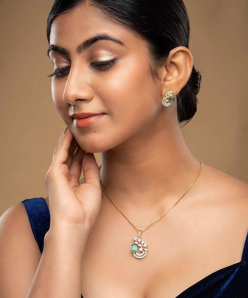 Gold plated green stone pendant necklace set in sterling silver