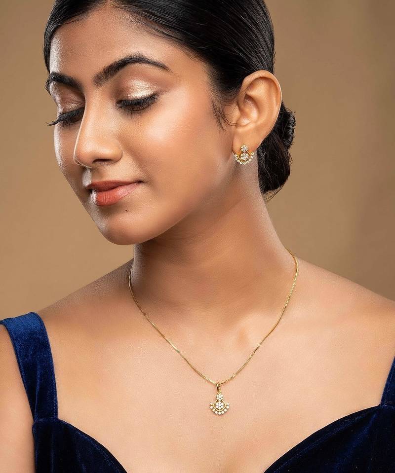 Gold plated green stone pendant necklace set in sterling silver