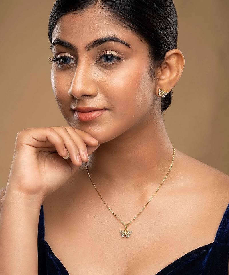 Gold plated pendant necklace set in sterling silver