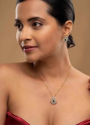 gold plated floral halo green stone pendant set 1