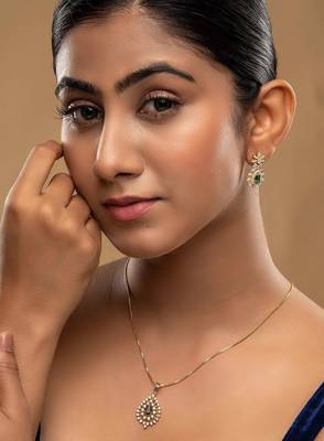 gold plated teardrop halo green stone pendant 2
