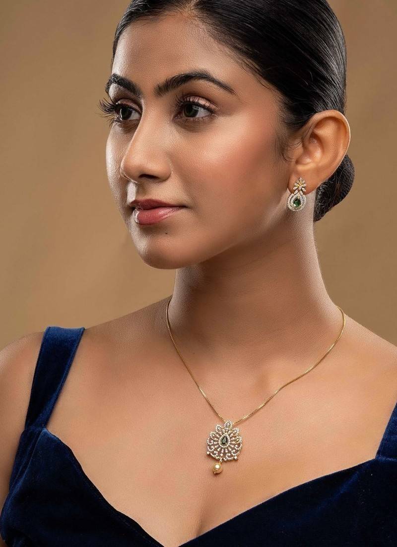 Gold plated green stone pendant necklace set in sterling silver