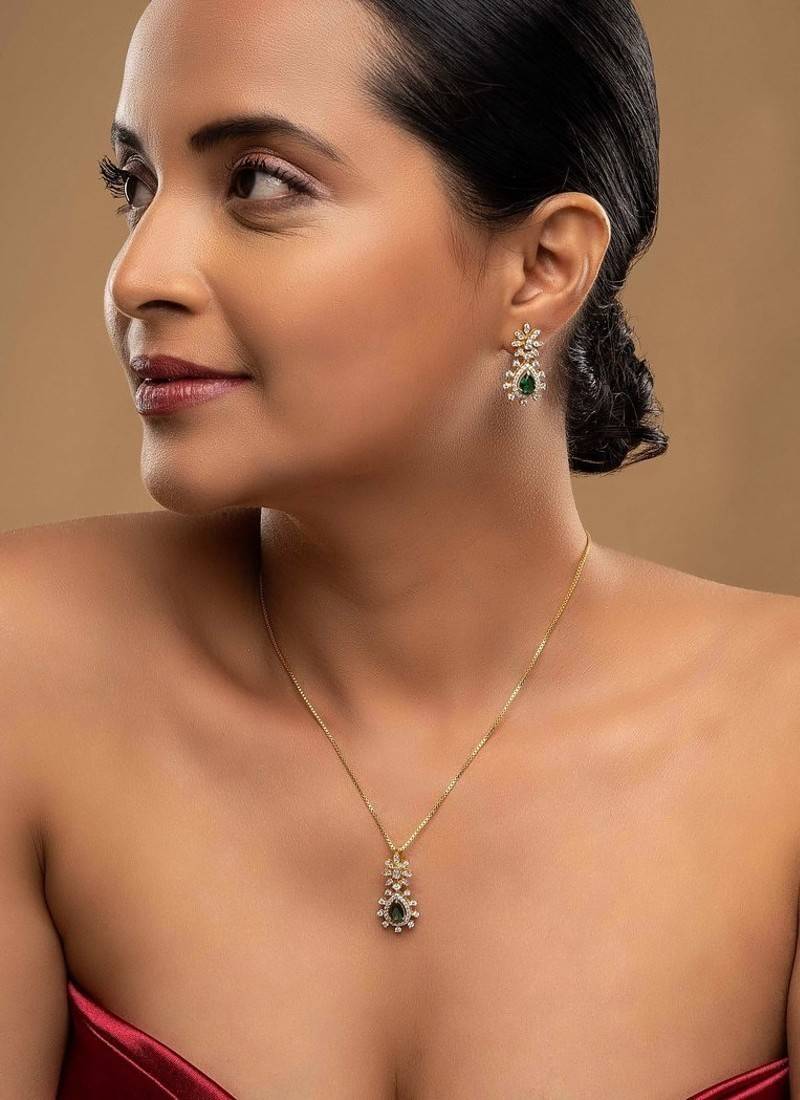 Gold plated green stone pendant necklace set in sterling silver