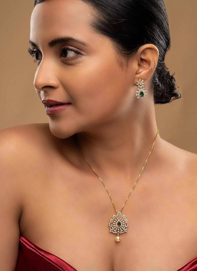 Gold plated green stone pendant necklace set in sterling silver