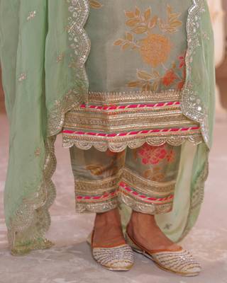 Green floral printed tissue kurta set 5