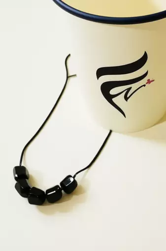 Black color fashion necklace