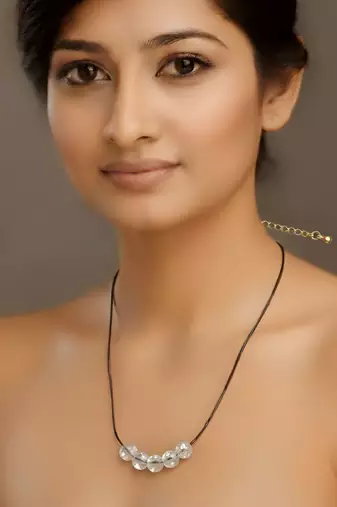 White color fashion necklace