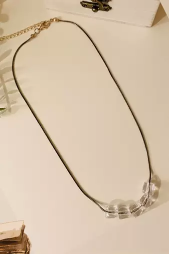 White color fashion necklace