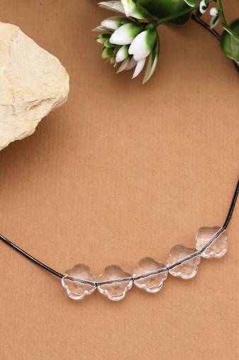 White color fashion necklace