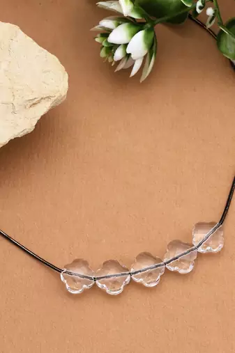 White color fashion necklace