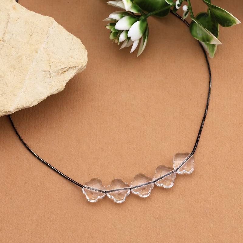 White color fashion necklace