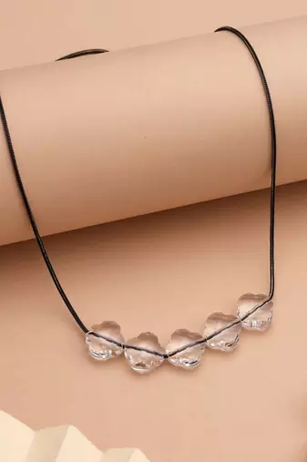 White color fashion necklace