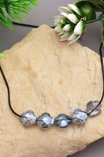 Light grey color fashion necklace