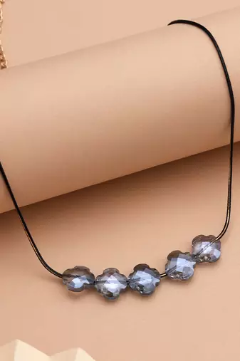Light grey color fashion necklace