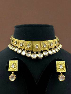 Elegant geometric kundan choker necklace with matching earrings traditional gold finish jewelry by treemoda 3