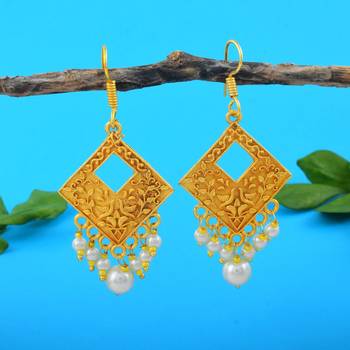 Gold color fashion earrings 1