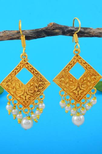 Gold color fashion earrings