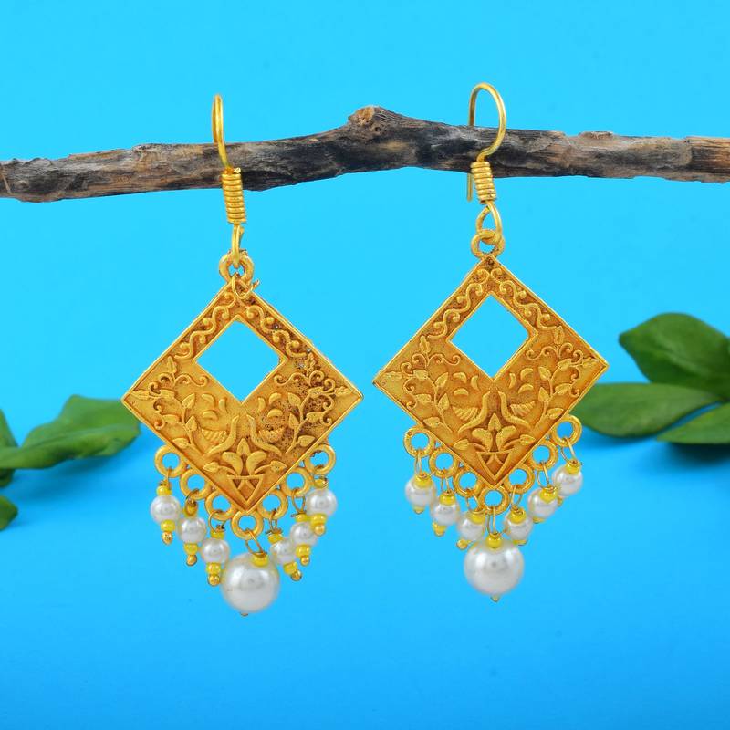 Gold color fashion earrings