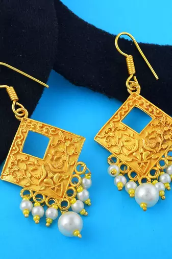 Gold color fashion earrings