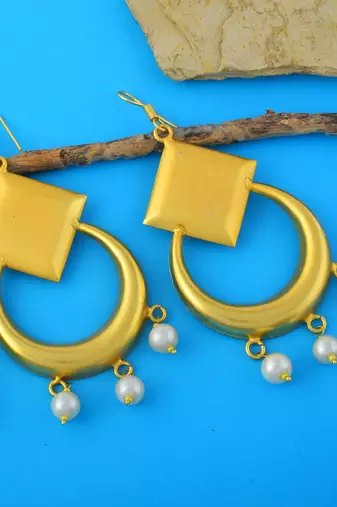 Gold color fashion earrings