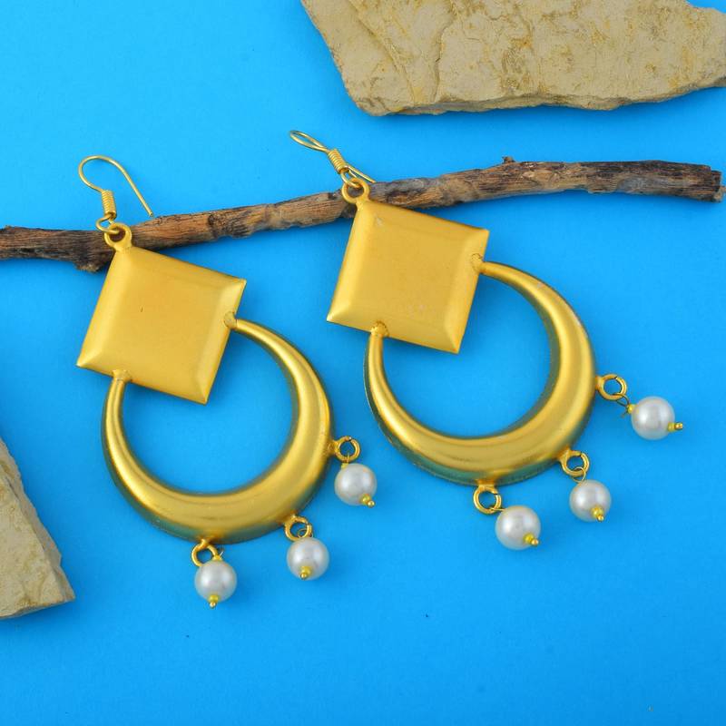 Gold color fashion earrings