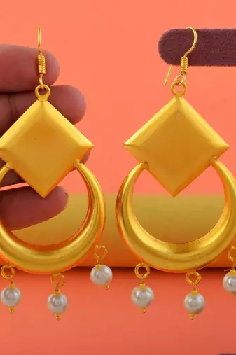 Gold color fashion earrings