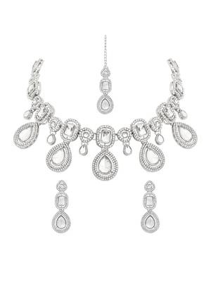 Traditional kundan & stone choker necklace jewellery with earrings & maang tikka set for women/girls (silver) 1