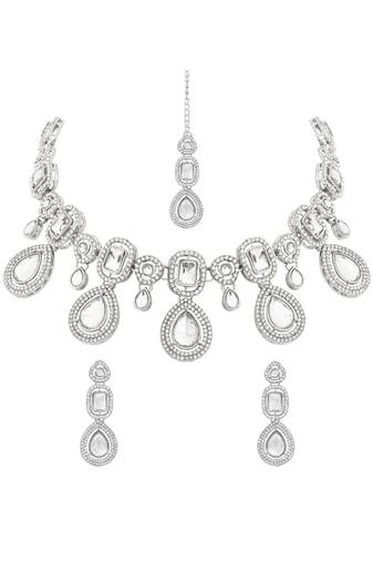 Traditional kundan & stone choker necklace jewellery with earrings & maang tikka set for women/girls (silver)