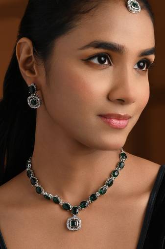 Silver plated traditional stone design necklace set with earrings & maang tika for women (ij399zg)