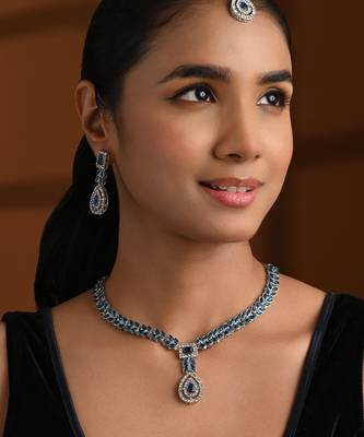 Silver plated elegant leaf motif necklace set with earrings & maang tika for women (ij402zmo) 1