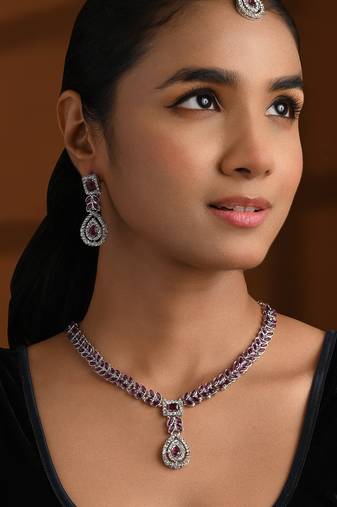 Silver plated elegant leaf motif necklace set with earrings & maang tika for women (ij402zwi)