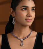 Silver plated elegant leaf motif necklace set with earrings & maang tika for women (ij402zwi)