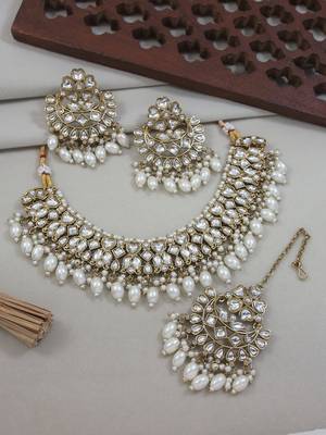 Gold plated traditional kundan & pearl drop choker necklace jewellery & dangle earrings set for women (k7289w) 1