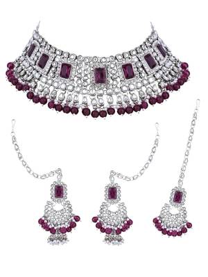 Silver plated traditional kundan & pearl bridal choker necklace jewellery set with earrings & maang tikka for women 2