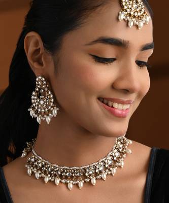Gold plated traditional kundan pearl choker necklace with earrings & maang tikka for women (k7306w) 1